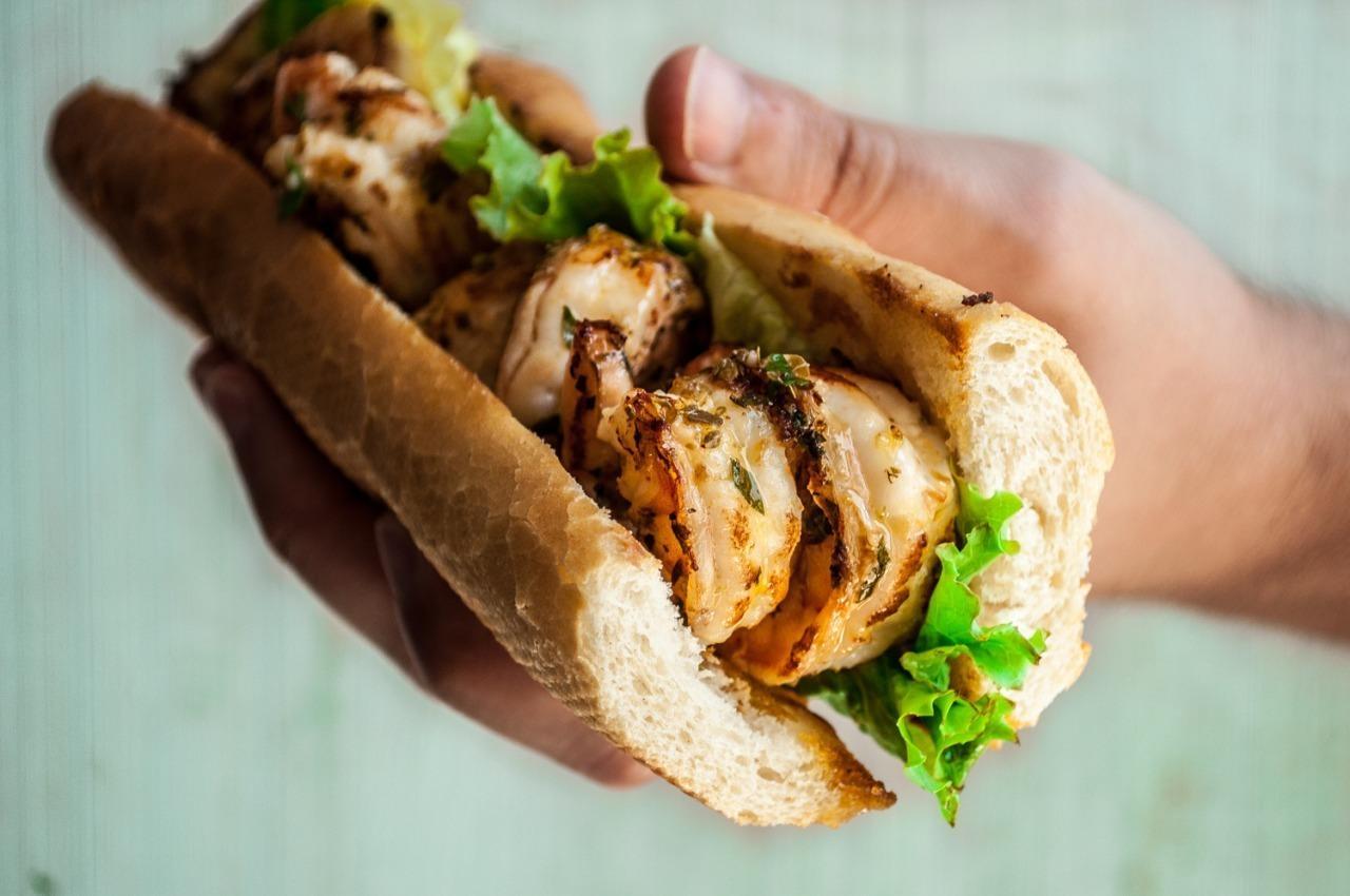 Foto em destaque de Camarão Grelhado com Molho Chimichurri