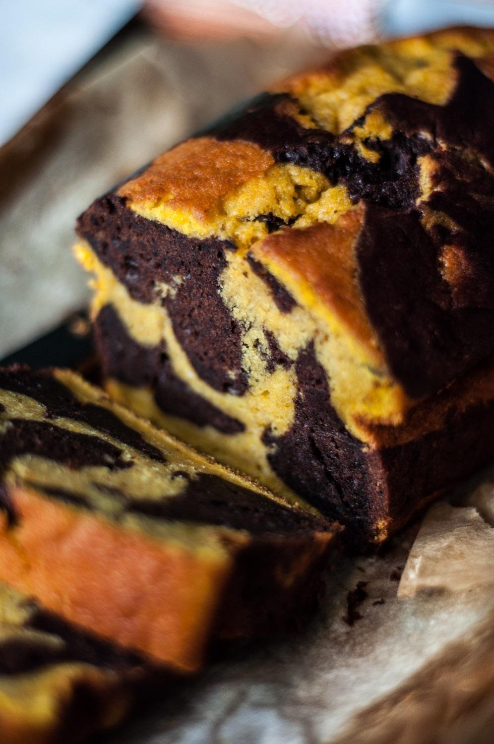 Foto em destaque de Bolo Mármore de Abóbora e Chocolate