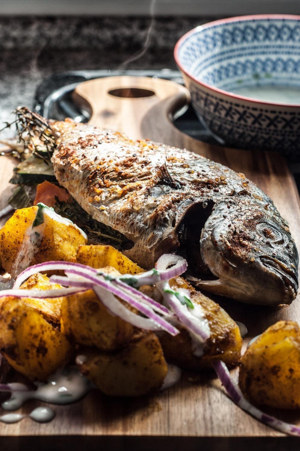Foto em destaque de Sargo Recheado com Legumes e Tandoori de Batata