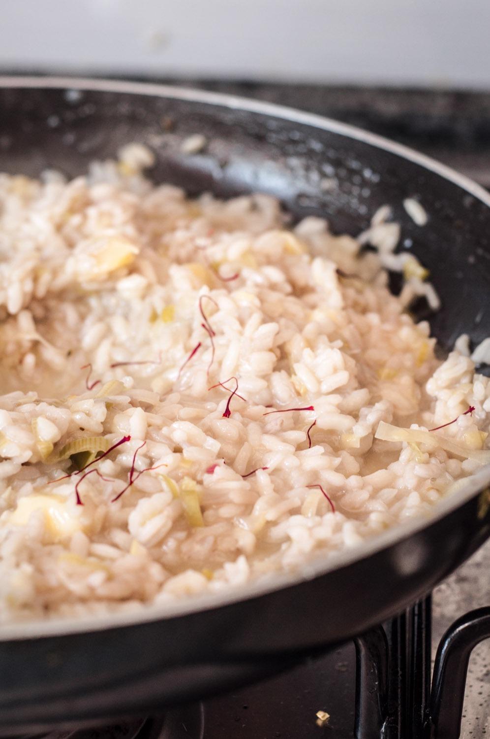 Foto em destaque de Risotto de Alho Francês e Filamentos de Açafrão com Salsicha Fresca!