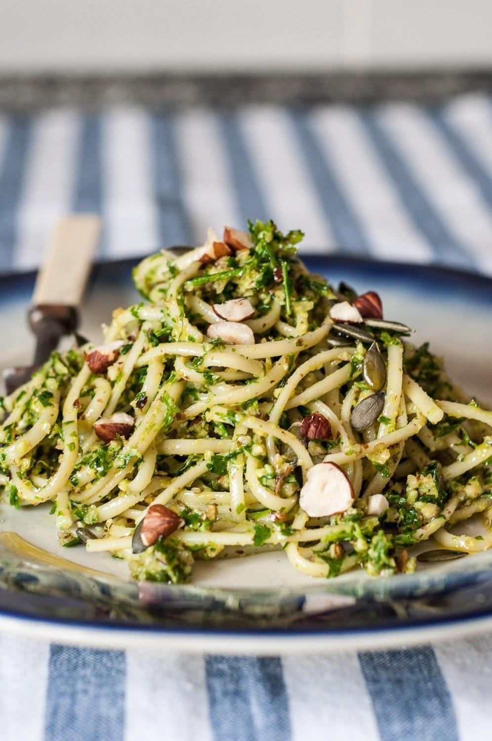 Foto em destaque de Linguini com Pesto de Coentros e Avelãs
