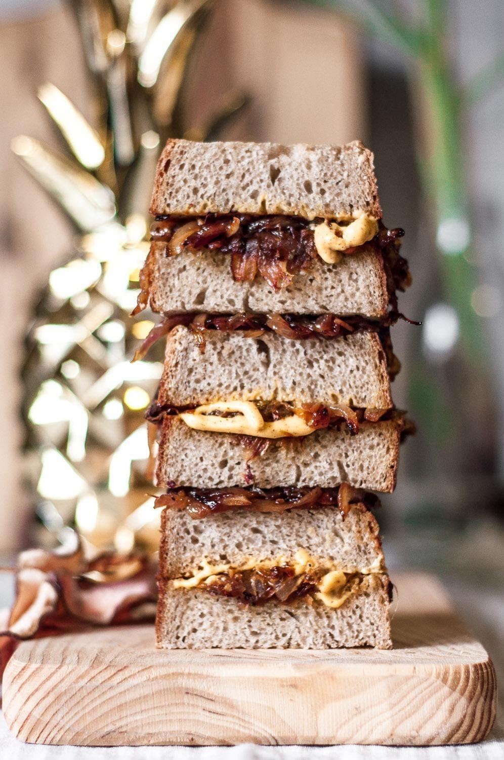 Foto em destaque de Tosta de Cebola Caramelizada