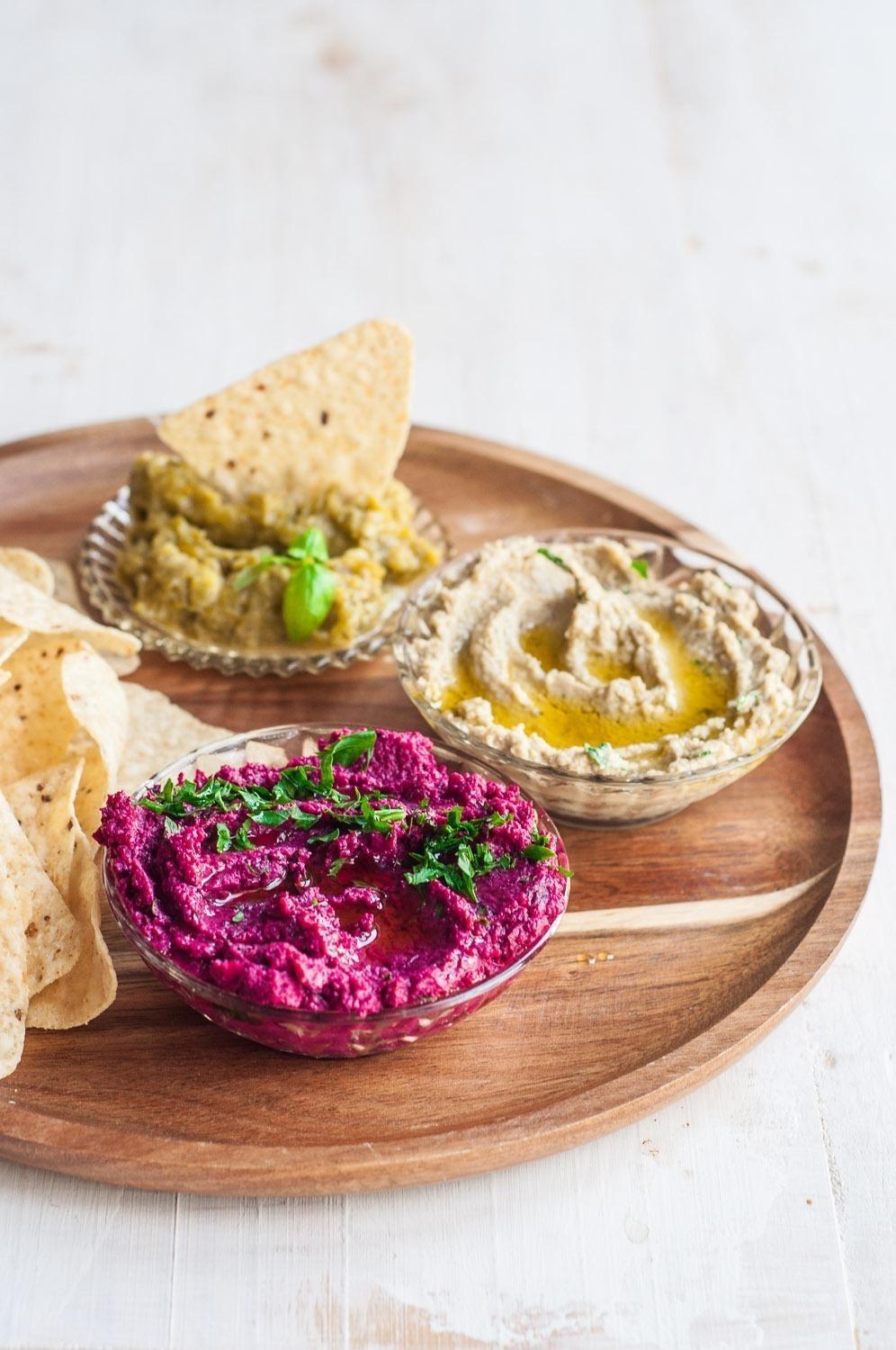 Foto em destaque de Snacks de Verão: Hummus de Beterraba & Babaganoush & Pasta de Courgette