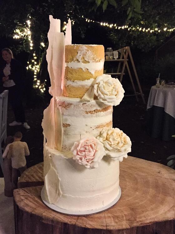 Foto em destaque de Bolo Casamento - Peónias
