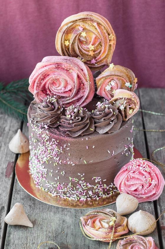 Foto em destaque de Bolo Chocolate e Rosas