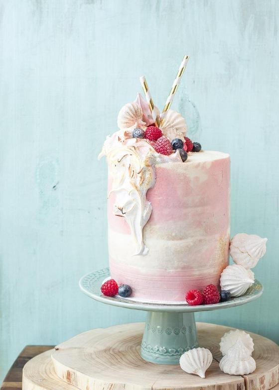 Foto em destaque de Merengue Drip Cake