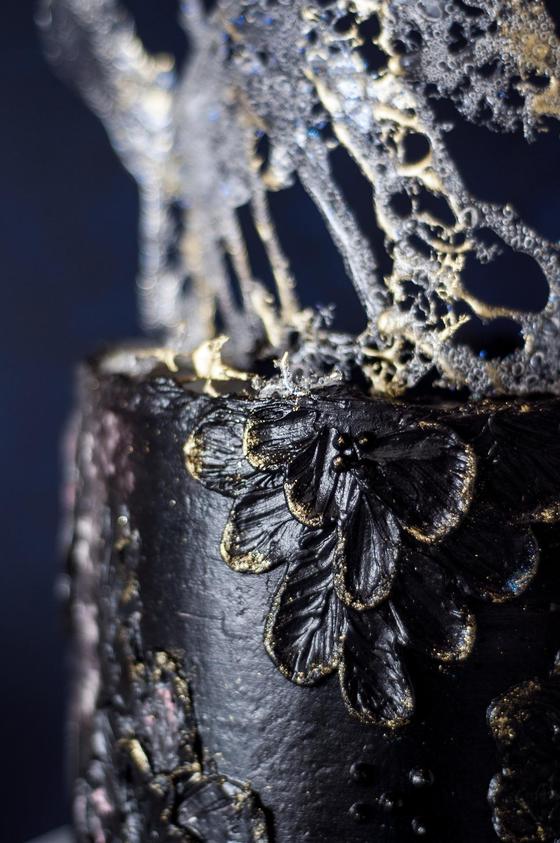Foto em destaque de Bolo Bordado em Preto