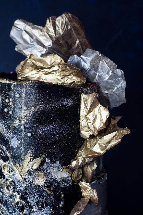 Foto em destaque de Bolo Casamento Dourado e Preto