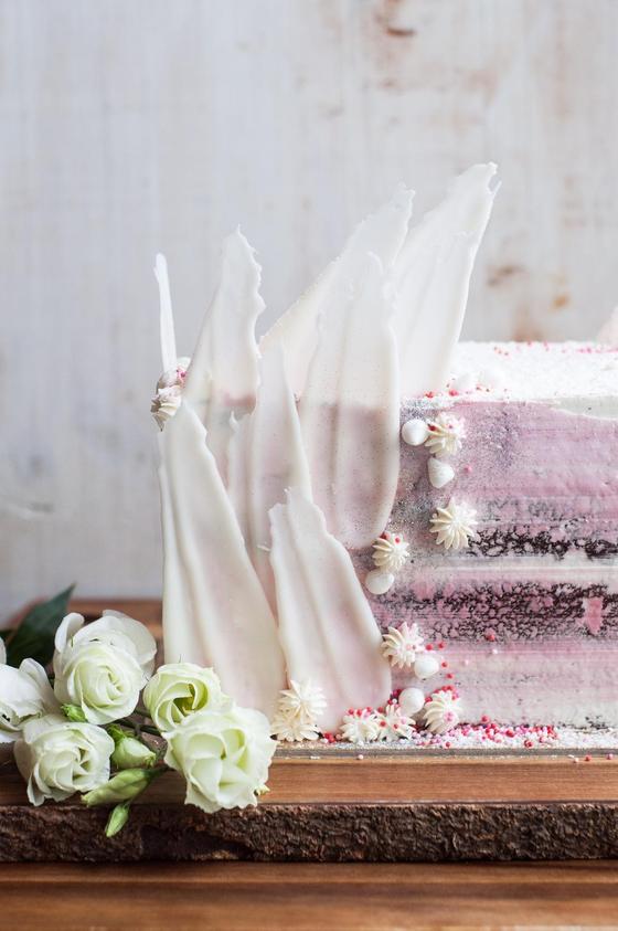 Foto em destaque de Bolo Rectangular com Penas de Chocolate